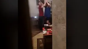 VIRAL: Doi foşti angajaţi ai Arhiepiscopiei Tomisului, surprinşi dansând pe muzică populară - VIDEO