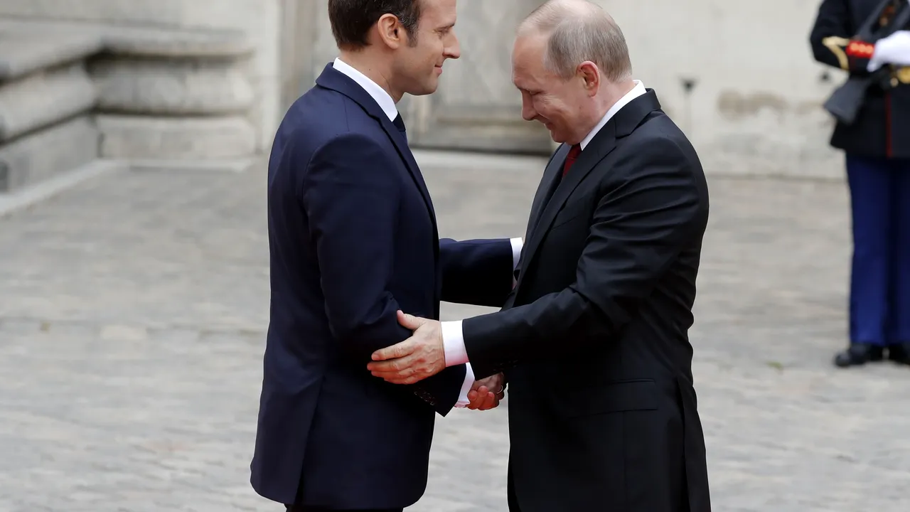 Emmanuel Macron şi Vladimir Putin au discutat din nou despre criza din Ucraina şi securitatea Europei 