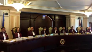 Curtea Constituţională: CSM avea obligaţia de a stabili criteriile de specializare a completurilor care judecă corupţia
