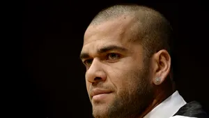 Dani Alves se distrează în izolare alături de soţia sa 