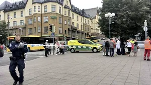 FOTO, VIDEO| ATAC în Finlanda: Un individ a fost împuşcat de poliţie, după ce a atacat trecătorii cu un cuţit. Două persoane au murit şi alte şase au fost rănite 
