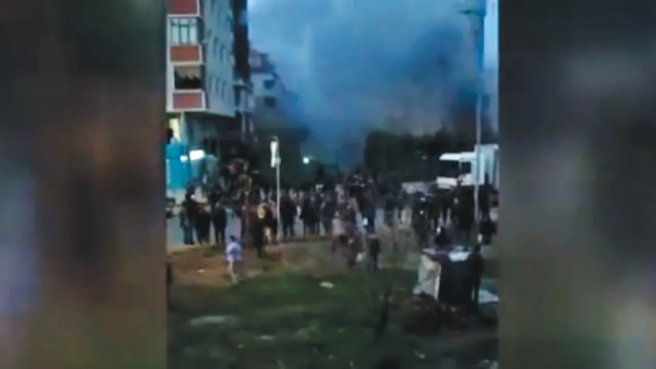 Un elicopter militar s-a prăbuşit în Istanbul, într-o zonă rezidenţială: Cel puţin patru persoane au murit | VIDEO 