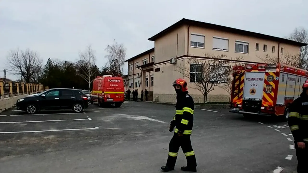 Constanţa. Sute de elevi evacuaţi din şcoala din Cuza-Vodă din cauza unui miros toxic