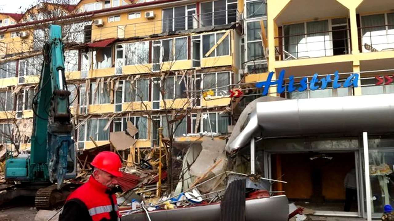 Demolarea parţială a hotelului din Mamaia va fi încheiată până la sfârşitul săptămânii - FOTO