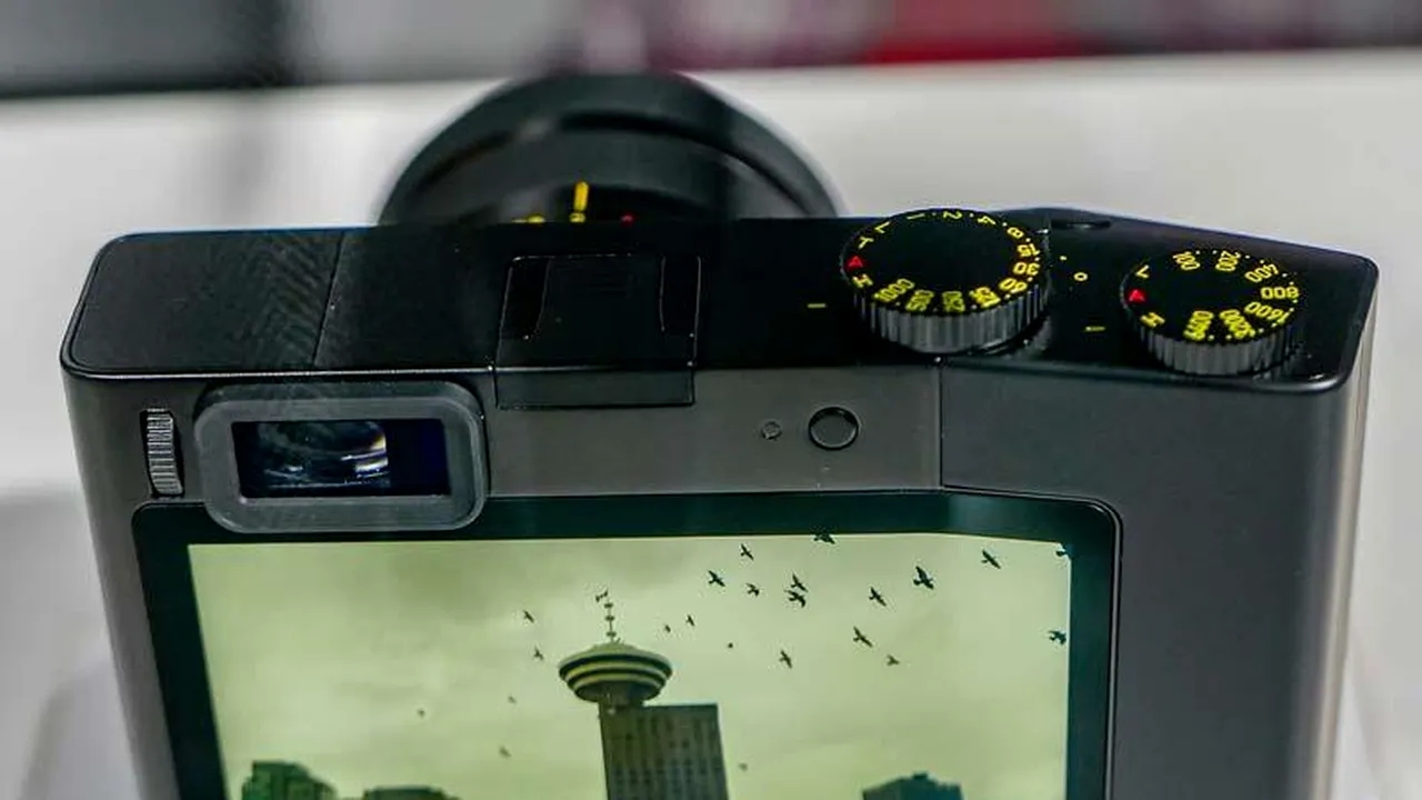 Camera de 6.000 de dolari: Zeiss ZX1. Ce promite noul dispozitiv