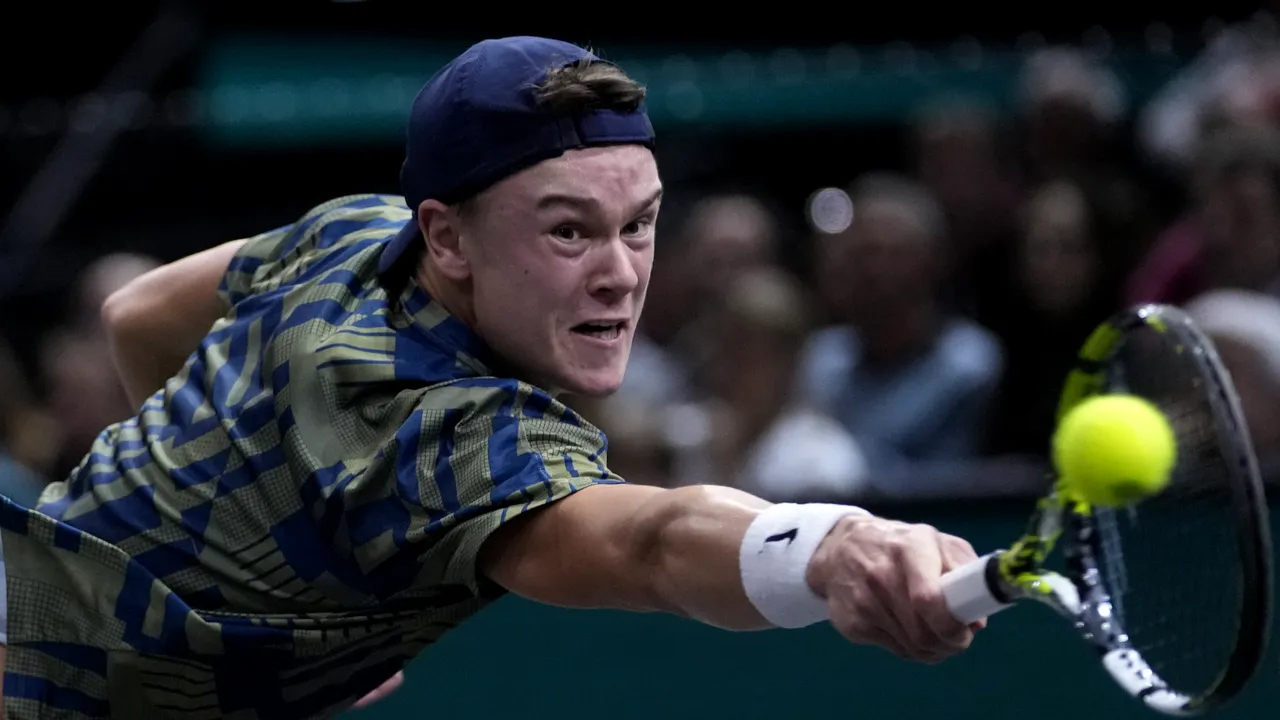 La câteva minute după victoria în faţa lui Djokovic, Holger Rune a anunţat că se retrage de la Next Gen ATP Finals 2022