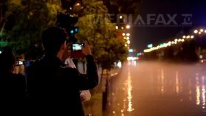 Nivelul pe râul Dâmboviţa, redus pentru a evacua apa acumulată în Capitală în urma precipitaţiilor. Trafic îngreunat pe mai multe artere