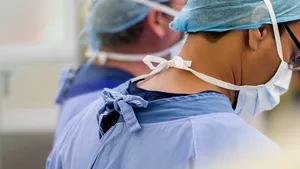 Sărbătoare pe patul de spital. Medic: „M-am infectat de la un pacient care a murit. Sunt tristă că nu sunt cu familia mea”