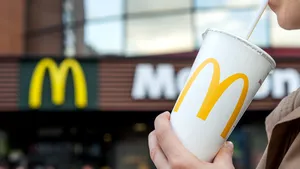 Proiect pilot în România. McDonald’s testează alternative la paiele de plastic