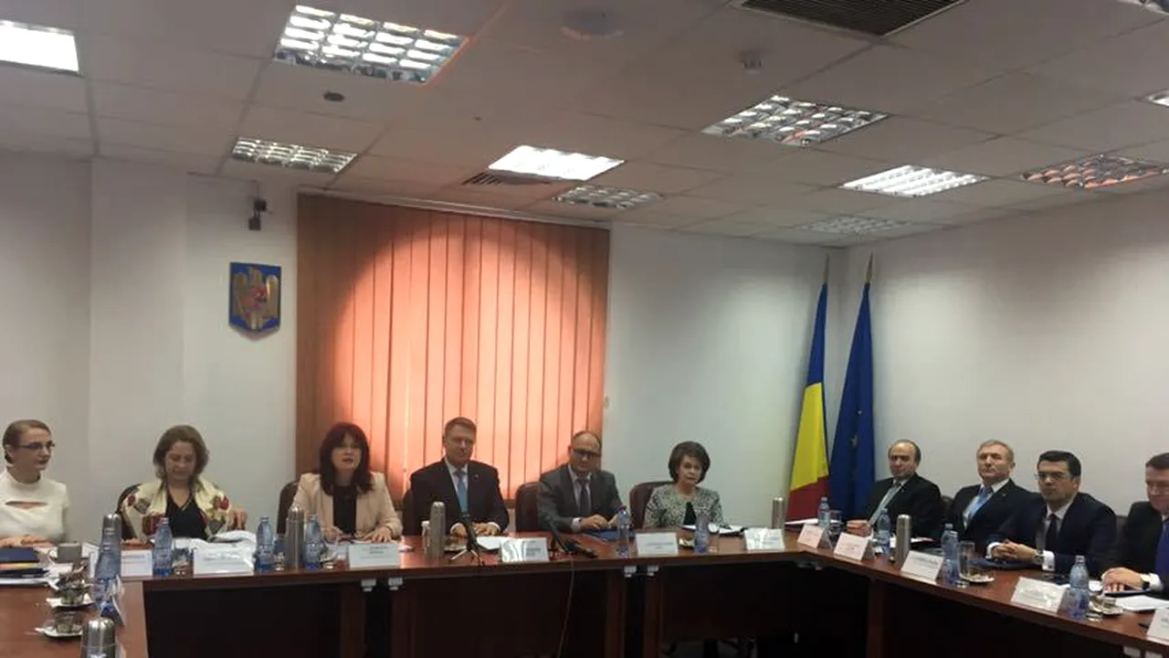 Şedinţa CSM, unde s-a ales noua conducere. Iohannis, despre legile Justiţiei: Proceduri neclare, ad-hoc, cu pumnul în gura Opoziţiei/ Răspunsul ministrului Toader: Nu am predat proiectul legilor justiţiei comisiei, ci comisia l-a preluat