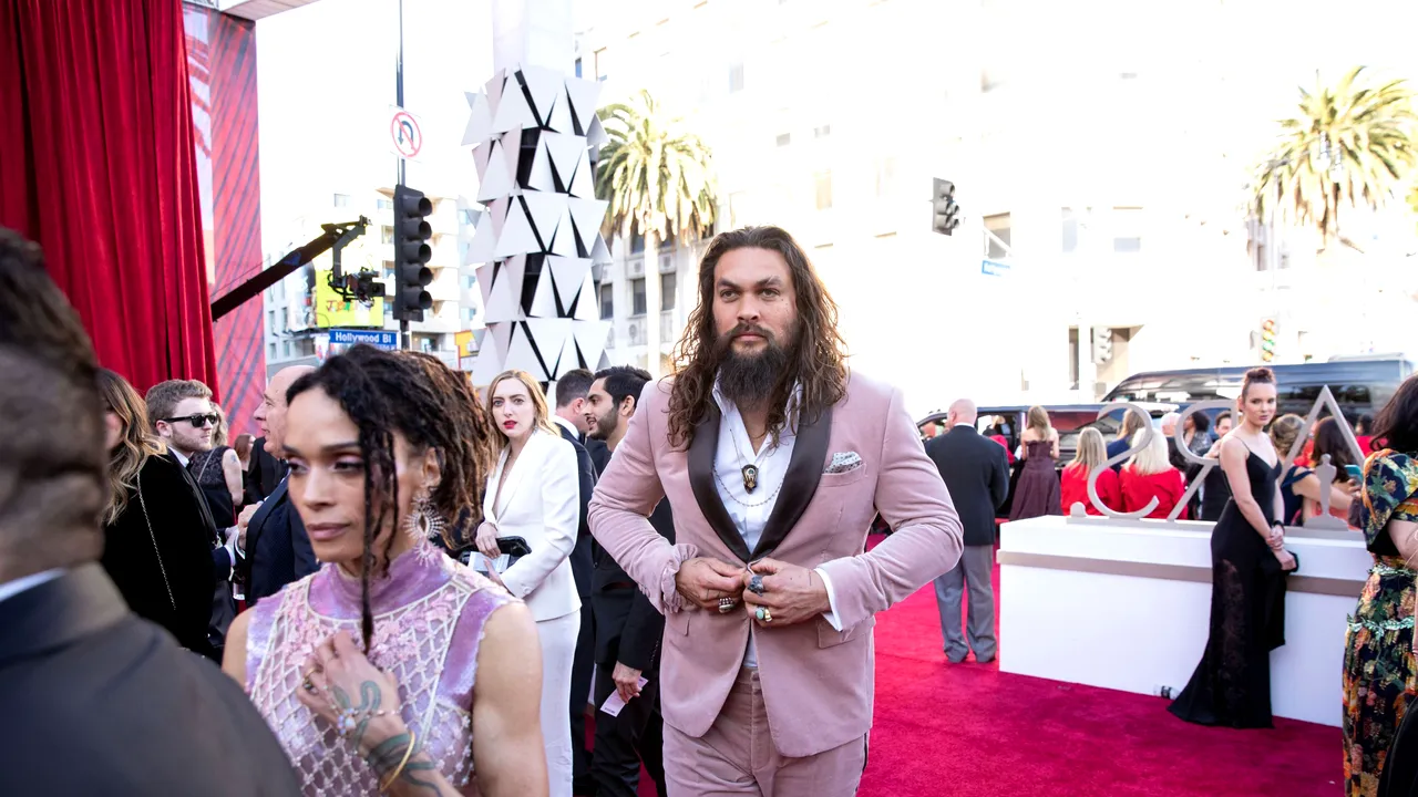 Actorul Jason Momoa, starul Aquaman, implicat într-un incident aviatic. Aeronava a aterizat de urgenţă - VIDEO
