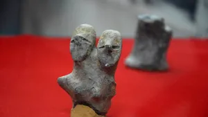 Peste 150 de artefacte de acum 6.000 de ani, descoperite în România, expuse la Muzeul din Alba Iulia - GALERIE FOTO 