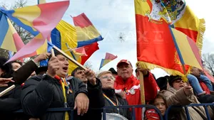 ZIUA NAŢIONALĂ A ROMÂNIEI: Parade militare în cele mai importante oraşe ale ţării, defilări cu vehicule militare şi scandări pentru unirea cu Basarabia  