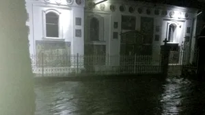 Aproximativ 80 de gospodării din judeţul Caraş-Severin, afectate de inundaţii