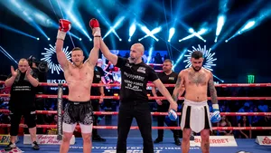 Ploaie de KO-uri la Timişoara. Sala Sporturilor, plină până la refuz la Dynamite Fighting Show 18