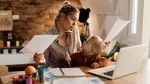 Calculul dur al vieții de părinte: cât costă să crești un copil până la 18 ani
