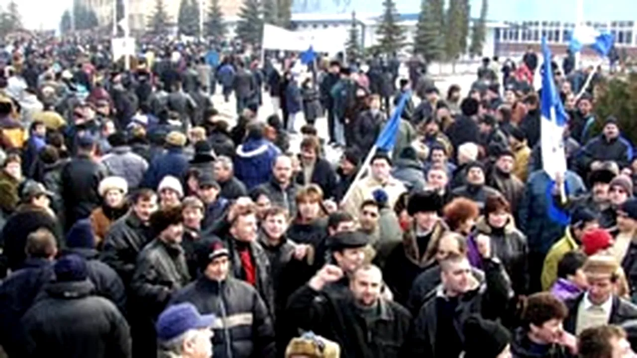 Employees Of Carmaker Dacia Continue General Strike