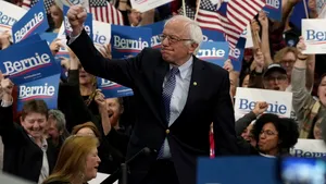 Primarul din New York îl sprijină pe Bernie Sanders în alegerile preliminare