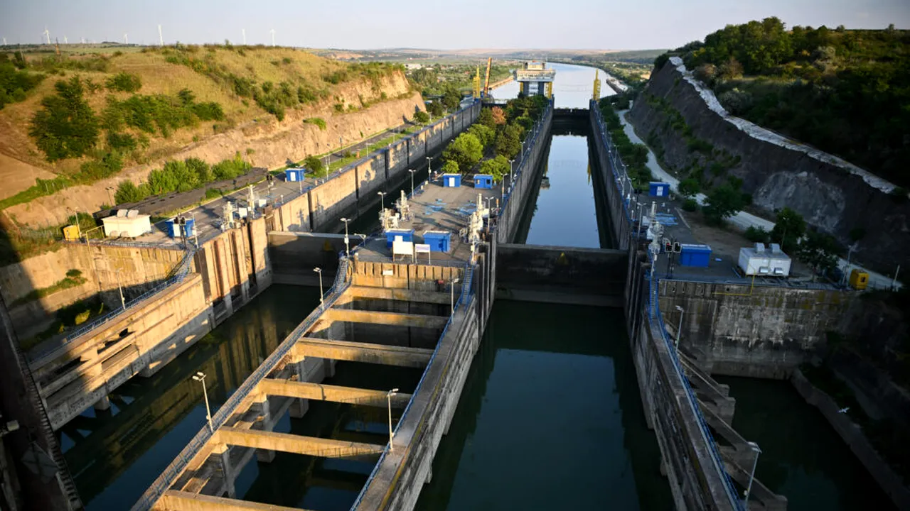 5,1 milioane de lei pentru dragarea Dunării. Intervenția trebuie să asigure debitul de apă necesar centralei de la Cernavodă