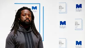 Marlon James a devenit primul scriitor jamaican premiat cu Man Booker