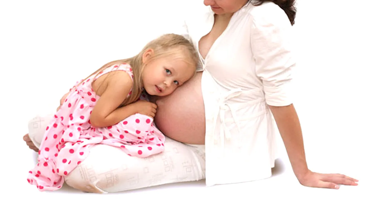 Femeile infertile ar putea apela la mame surogat, de maximum 35 de ani - proiect