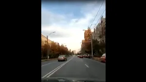 Şofer filmat pe contrasens, pe o stradă din Cluj-Napoca. Ce amendă a primit