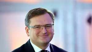 Kuleba anunţă că au început pregătirile pentru eliminarea Rusiei din SWIFT