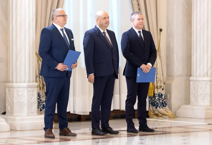 GALERIE FOTO Noii judecători CCR au depus jurământul la Palatul Cotroceni