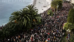 Omagiu pentru victimele atacurilor din Franţa: Sute de mii de persoane au manifestat în mai multe oraşe - FOTO