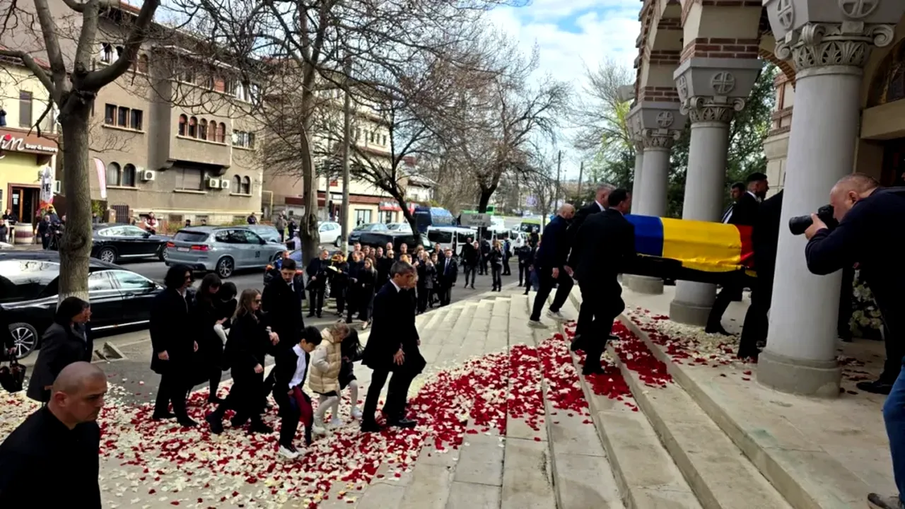 Mesajul familiei Lucescu după funeraliile marelui antrenor. „Am simțit ceva ce nu credeam posibil în mijlocul unei asemenea dureri”. Cui sunt transmise mulțumiri