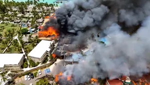 Republica Dominicană. Un turist și-a pierdut viața după ce un incendiu de proporții a distrus un complex turistic de lux de pe plajă