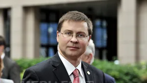 Comisarul european pentru economie, Valdis Dombrovskis, vine luni și marți în România