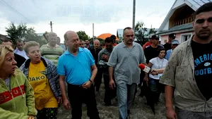 Preşedintele Băsescu, aşteptat din nou la Dorneşti, unde se construieşte un pod de pontoane