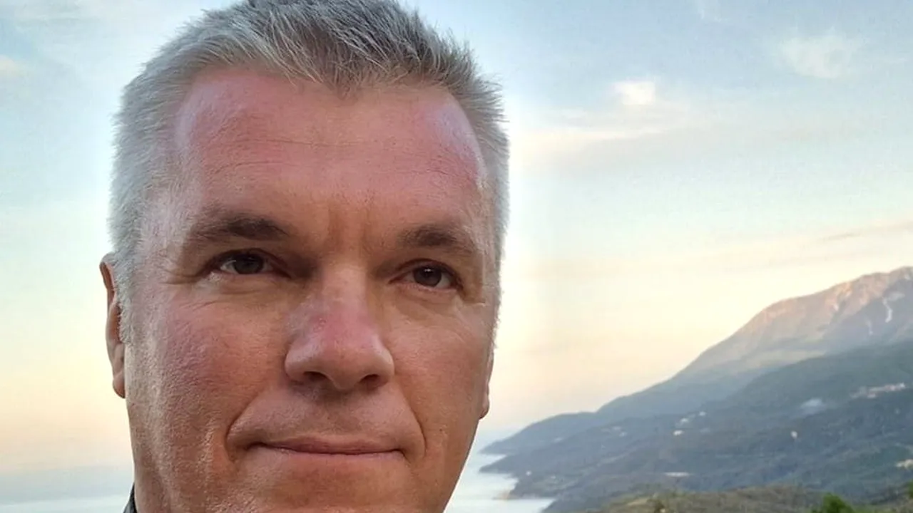 Răzvan Savaliuc: „Dacă se dovedea plagiatul, Nicolae Ciucă mai putea fi candidat la Preşedinţia României? Este ordin de zi pe unitate: nimeni nu se poate atinge de Ciucă”