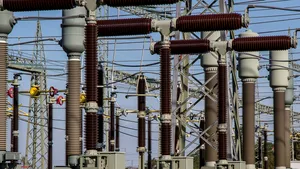 Iohannis a promulgat OUG pentru stingerea datoriilor companiilor furnizoare de energie. Entităţile care beneficiază de pe urma ordonanţei