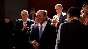 Băsescu: Scamatorul de Teleorman trâmbiţează 