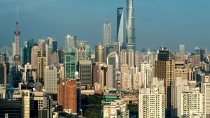 Piaţa imobiliară din Shanghai încetineşte brusc. Tranzacţiile din mai au scăzut cu o treime