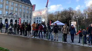 Mii de persoane au format un lanţ uman la Bruxelles. Care a fost scopul protestului. VIDEO