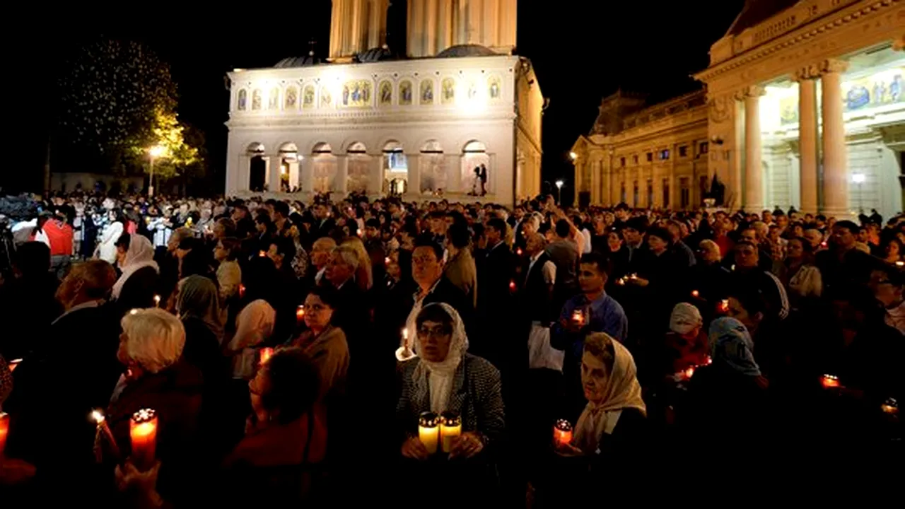 Peste 30.000 oameni au participat la slujba de Înviere în Bucureşti