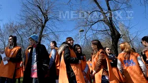 MITING PDL la Cluj-Napoca: Câteva mii de persoane, printre care şi liderii partidului, între participanţi. Băsescu: Mitingul e binevenit