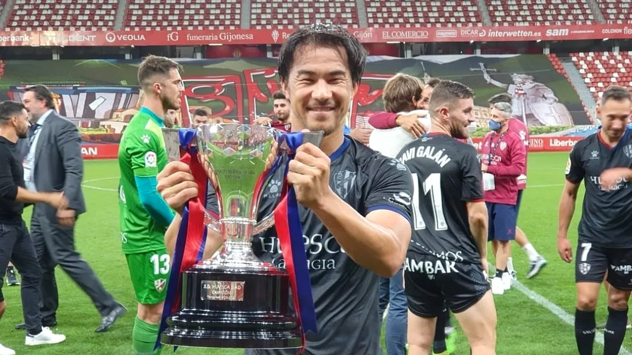 Fostul internaţional japonez Shinji Okazaki se retrage