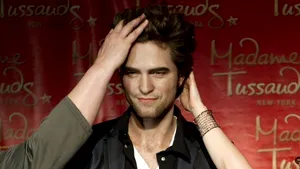 Ce face Robert Pattinson atunci când se simte singur