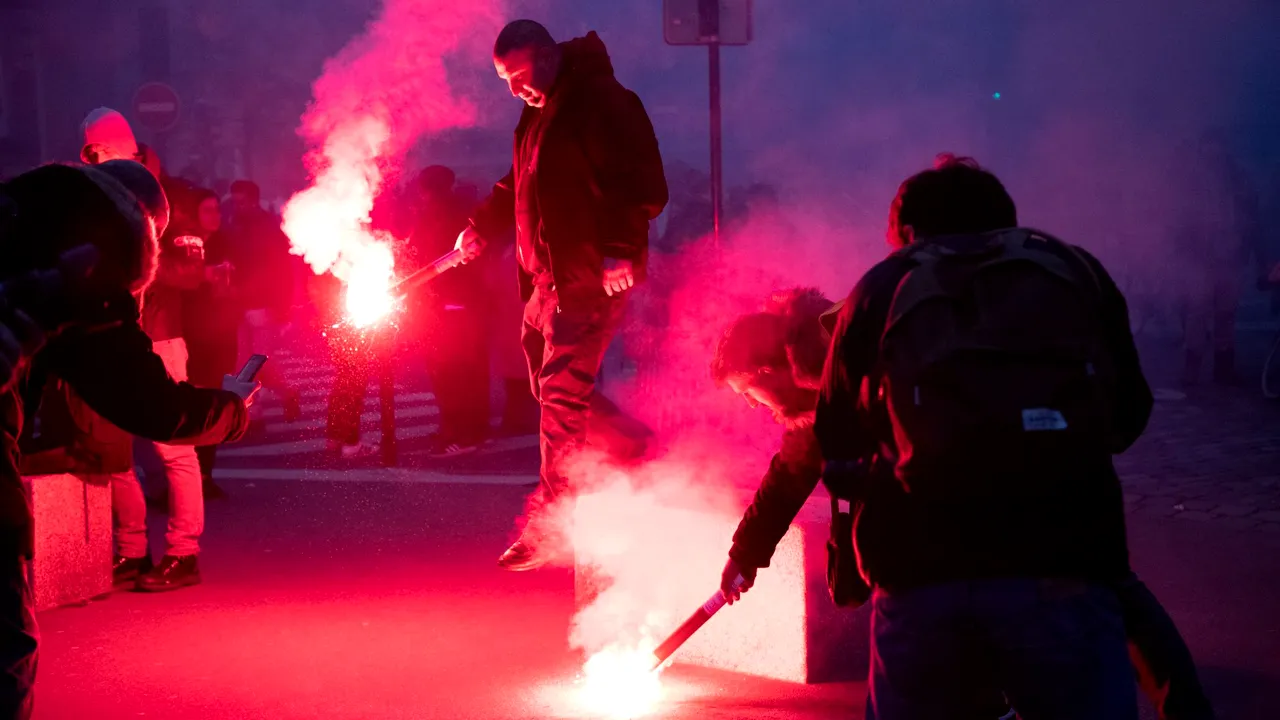 Sute de mii de persoane au protestat în Franţa din cauza erodării nivelului de trai 
