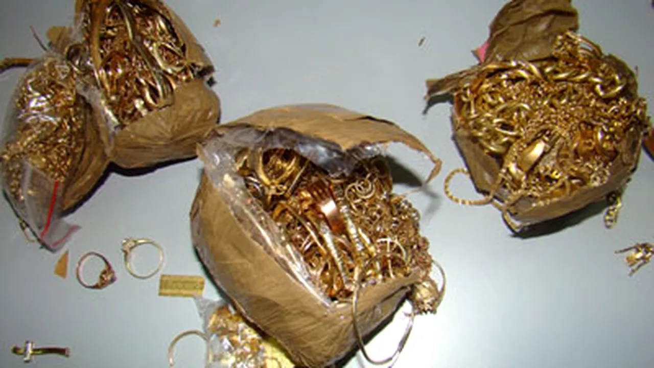 Peste 6 kilograme de aur, confiscate la vama Giurgiu