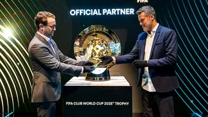 Hisense şi FIFA oferă fanilor ocazia de a admira trofeul Cupei Mondiale FIFA Club 2025™, la CES 2025