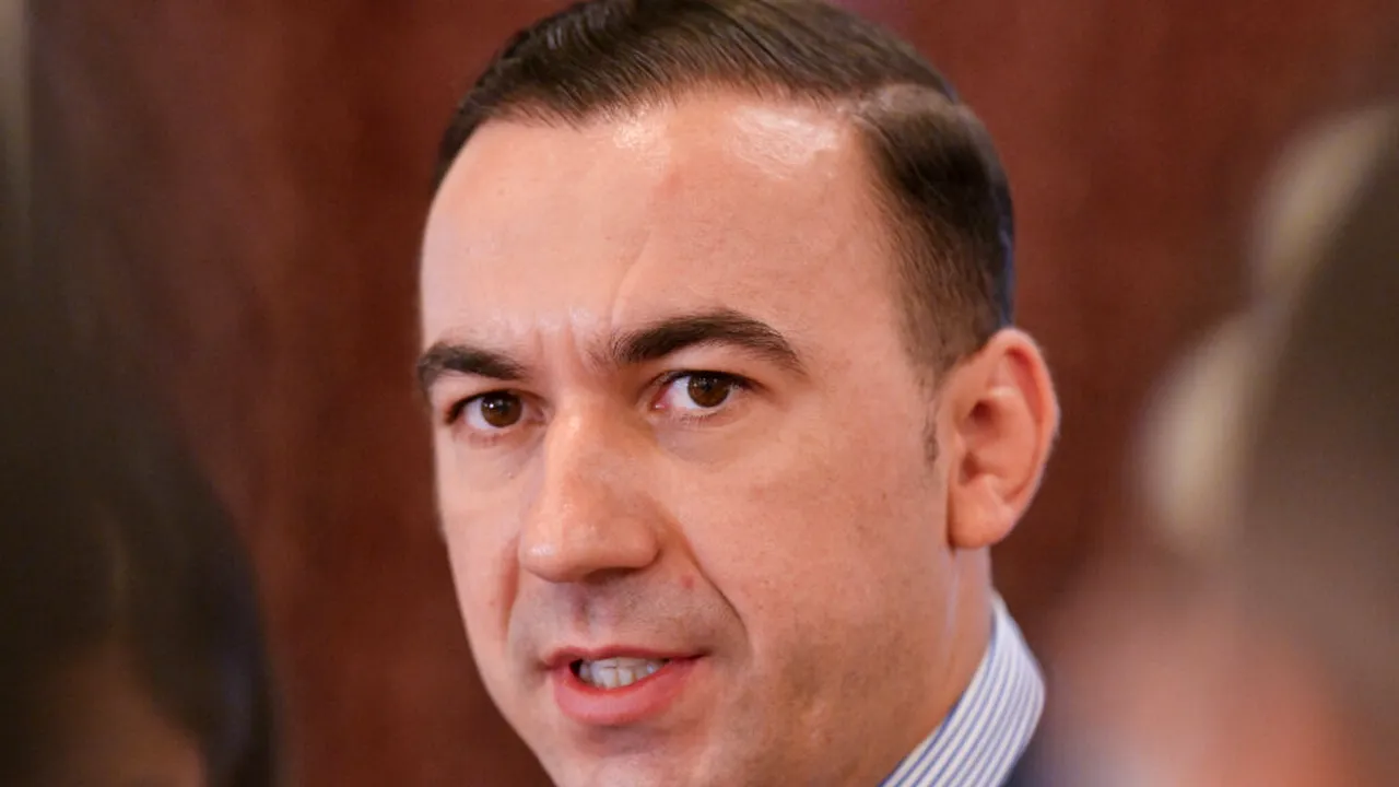 „2,5 milioane de euro în doar jumătate de zi”. Bogdan Ivan îl pune la zid pe Bolojan
