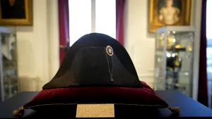 Pălăria bicorn a lui Napoleon Bonaparte, piesă de colecţie la o licitaţie din Paris, a fost vândută pentru o sumă record