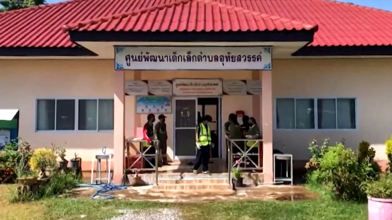 O fetiţă de 3 ani a supravieţuit sub o pătură atacului armat la o grădiniţă din Thailanda