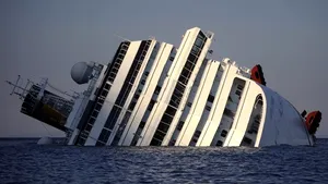 CROAZIERA DE COŞMAR: La bordul navei italiene erau 56 de români, turişti şi personal - VIDEO, GALERIE FOTO