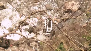 Accident GRAV în India: Cel puţin 44 de persoane decedate, după ce un autobuz a căzut într-o râpă